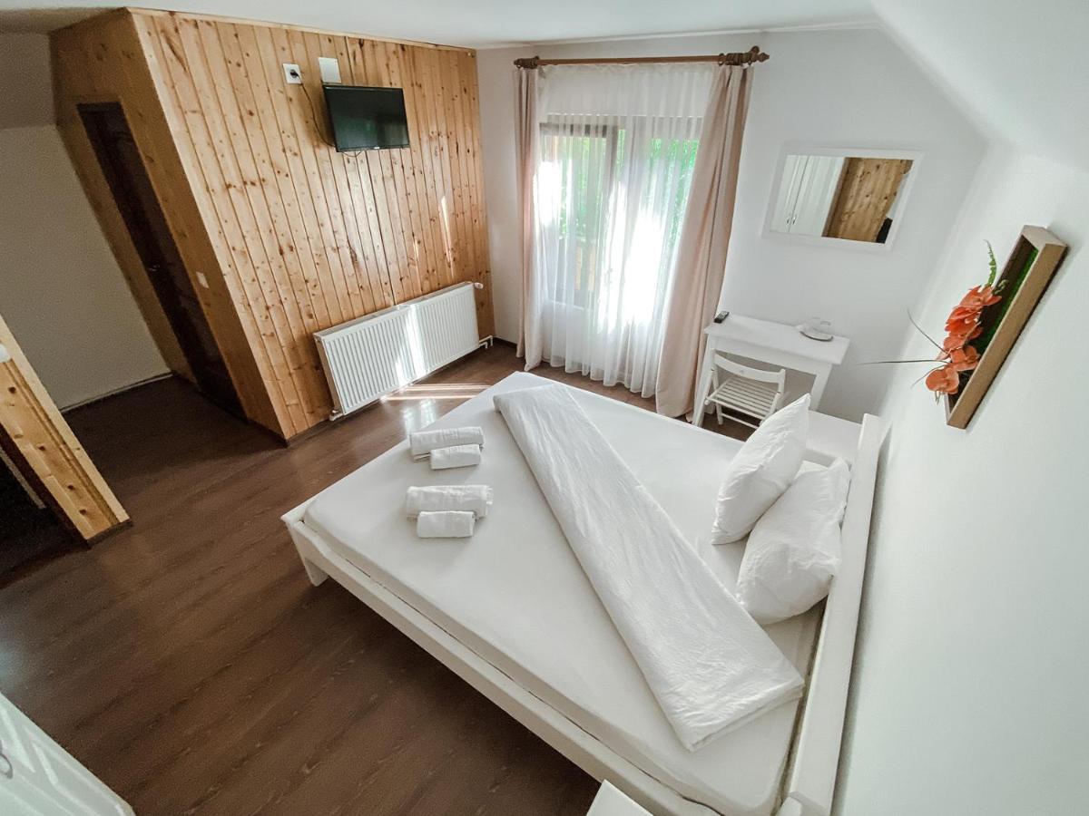 Pensiunea Petru Şugag Kamer foto