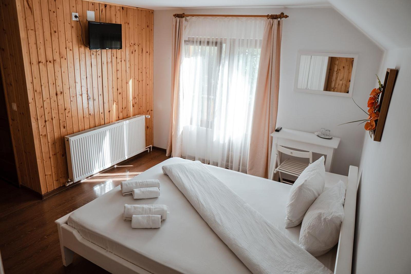Pensiunea Petru Şugag Kamer foto
